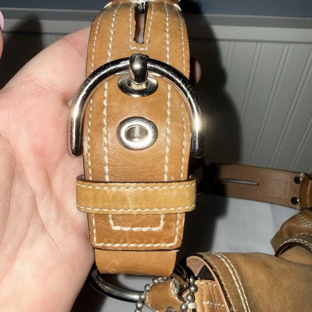 Vintage Coach British Tan Brown Soho Leather Buckle Shoulder Bag Purse 10578